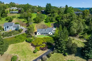 1220 NE Cambrian Ct, Roseburg, OR 97470 - Photo 41