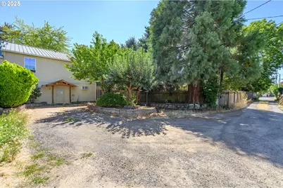 1411 NE Logan St, McMinnville, OR 97128 - Photo 43