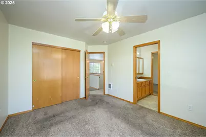 1411 NE Logan St, McMinnville, OR 97128 - Photo 15