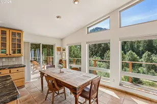 331 Lakeview Rd, White Salmon, WA 98672 - Photo 9