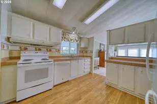 51587 SE Oak Grove Dr, Scappoose, OR 97056 - Photo 9