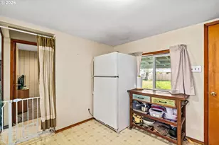 910 S 10th St, Cottage Grove, OR 97424 - Photo 15