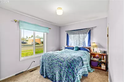 910 S 10th St, Cottage Grove, OR 97424 - Photo 7