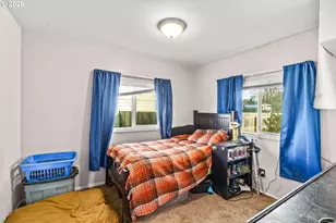 910 S 10th St, Cottage Grove, OR 97424 - Photo 9