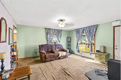 910 S 10th St, Cottage Grove, OR 97424 - Photo 5