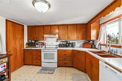 910 S 10th St, Cottage Grove, OR 97424 - Photo 13