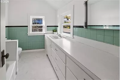 708 33rd St, Astoria, OR 97103 - Photo 23