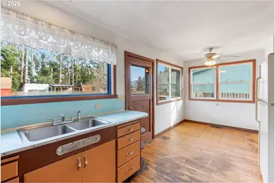 3400 Bradley Dr, Hood River, OR 97031 - Photo 9