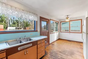 3400 Bradley Dr, Hood River, OR 97031 - Photo 9