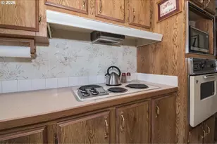 17460 NE Glisan St, Portland, OR 97230 - Photo 13