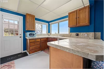 404 Chinook Ave, Astoria, OR 97103 - Photo 11