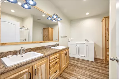 111 NW Vanderpool St, Dufur, OR 97021 - Photo 17
