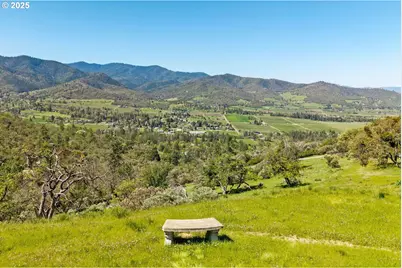 2816 Quail Run Rd, Talent, OR 97540 - Photo 3