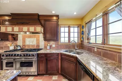 2816 Quail Run Rd, Talent, OR 97540 - Photo 17