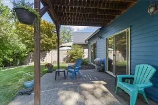 898 NE Pacific Dr, Fairview, OR 97024 - Photo 21