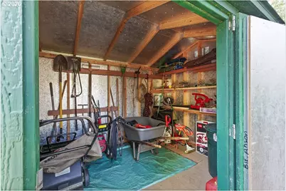 898 NE Pacific Dr, Fairview, OR 97024 - Photo 27