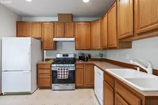 898 NE Pacific Dr, Fairview, OR 97024 - Photo 7