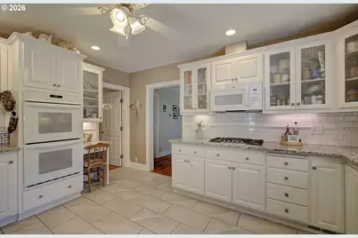 18410 S Greenview Dr, Oregon City, OR 97045 - Photo 5