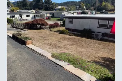 430 23rd St, Myrtle Point, OR 97458 - Photo 3