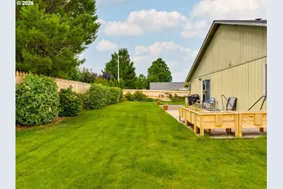 730 E 15th Cir, La Center, WA 98629 - Photo 3