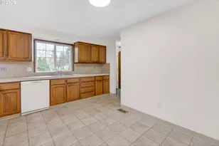 211 SW Royal Ct, Gresham, OR 97030 - Photo 13