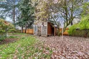 211 SW Royal Ct, Gresham, OR 97030 - Photo 33