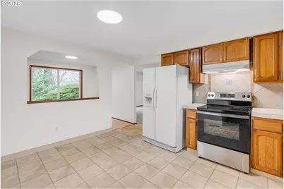 211 SW Royal Ct, Gresham, OR 97030 - Photo 9