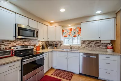 612 Kay Ave, Brownsville, OR 97327 - Photo 7