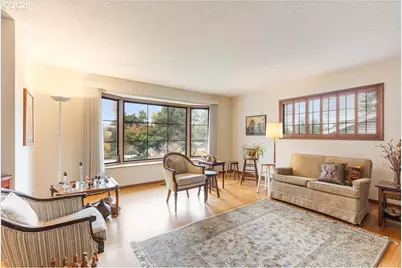 8495 SW Katherine Ln, Portland, OR 97225 - Photo 9