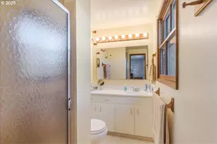 8495 SW Katherine Ln, Portland, OR 97225 - Photo 13