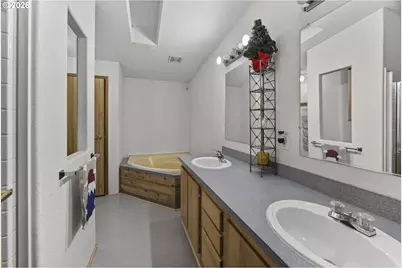 15745 Highway 36, Deadwood, OR 97430 - Photo 21