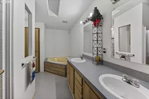 15745 Hwy 36, Deadwood, OR 97430 - Photo 21