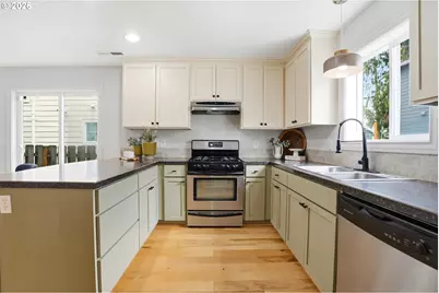 9406 N Macrum Ave, Portland, OR 97203 - Photo 11