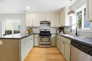 9406 N Macrum Ave, Portland, OR 97203 - Photo 11