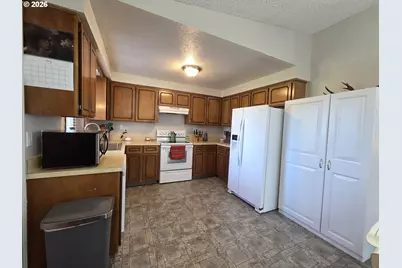 740 N 11th Ave, Elgin, OR 97827 - Photo 5