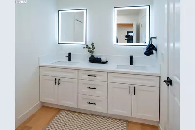 9326 SE Mill St, Portland, OR 97216 - Photo 13