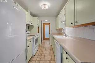 5566 SW Erickson Ave, Beaverton, OR 97005 - Photo 13