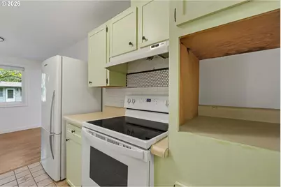 5566 SW Erickson Ave, Beaverton, OR 97005 - Photo 17