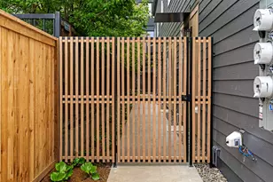 4960 SE Caruthers St, Portland, OR 97215 - Photo 3