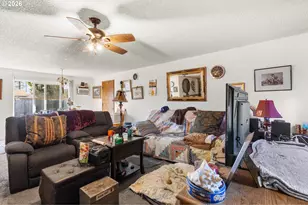 375 Johnson St, Sutherlin, OR 97479 - Photo 7