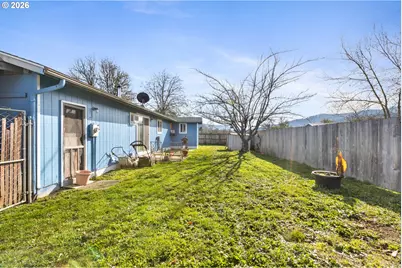 375 Johnson St, Sutherlin, OR 97479 - Photo 5