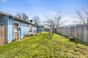 375 Johnson St, Sutherlin, OR 97479 - Photo 5