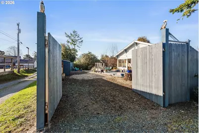 886 1st St SE, Bandon, OR 97411 - Photo 37