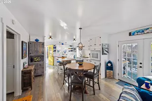 886 1st St SE, Bandon, OR 97411 - Photo 5