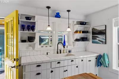 886 1st St SE, Bandon, OR 97411 - Photo 13