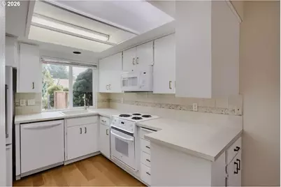 15915 SW Greens Way, Portland, OR 97224 - Photo 11