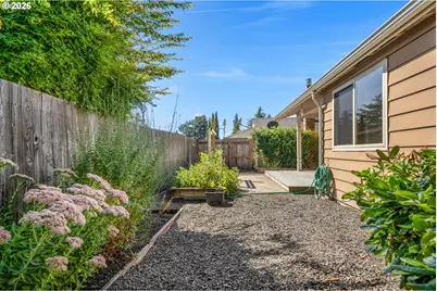 10175 SW Highland Dr, Portland, OR 97224 - Photo 9