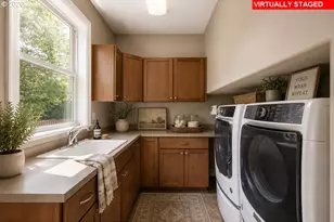 19484 SW Lorna Ln, Lake Oswego, OR 97035 - Photo 23