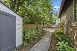 19484 SW Lorna Ln, Lake Oswego, OR 97035 - Photo 37