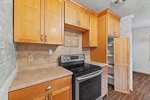 1095 E 2nd St, Coquille, OR 97423 - Photo 11